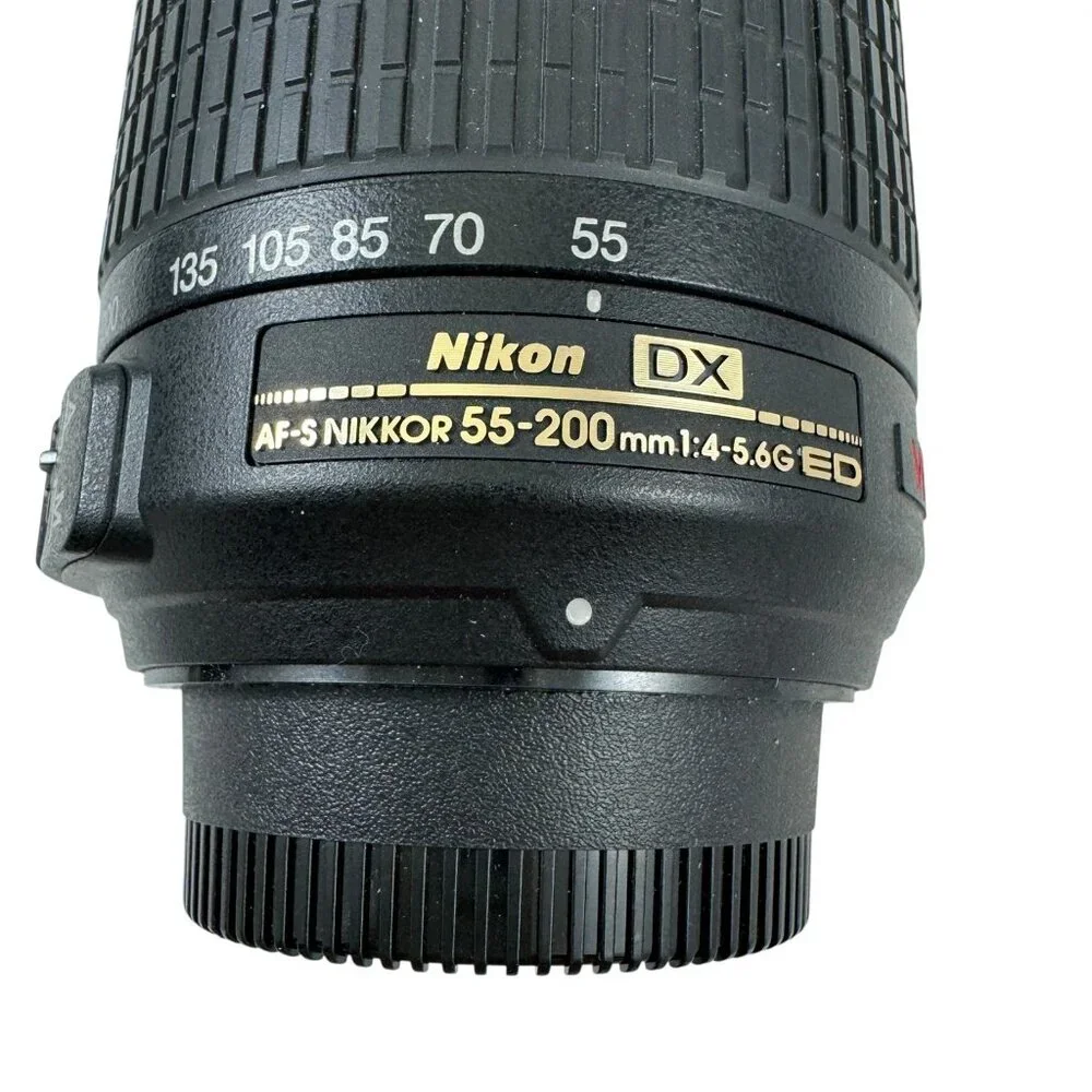 Nikon DX AF-S Nikkor Zoom Lens 55-200mm 1:4-5.6 G ED Vintage in the Case